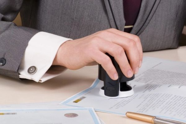 Hợp đồng phải được công chứng hoặc chứng thực